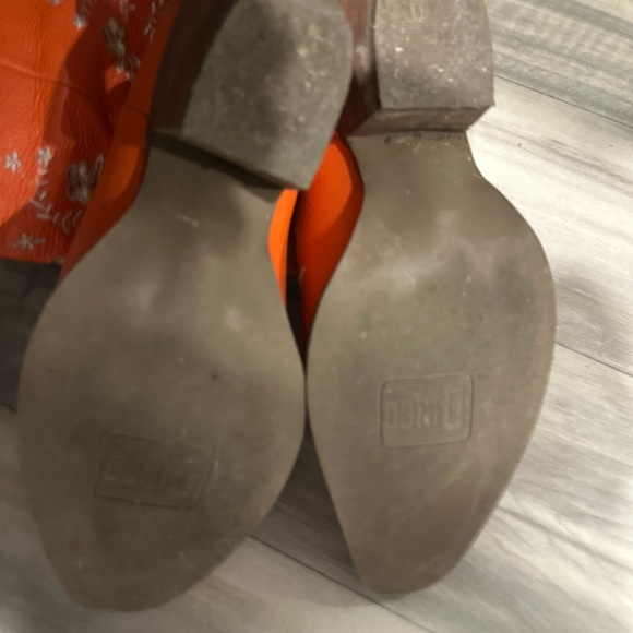 Durango Orange Embroidered Cowboy Boots - Picture 3 of 3